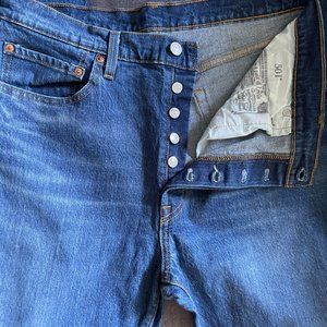 Levi's 32W x 30L Original Fit 501 Button Fly Men's Medium Wash Jeans